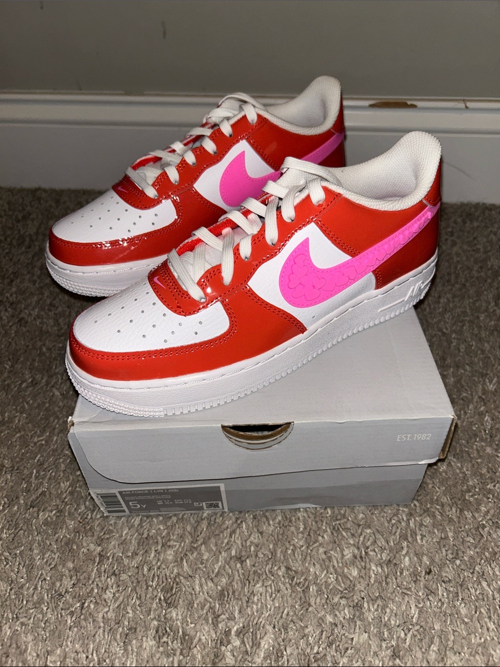 Nike Low-Top Sneakers — White, Red & Pink Accents